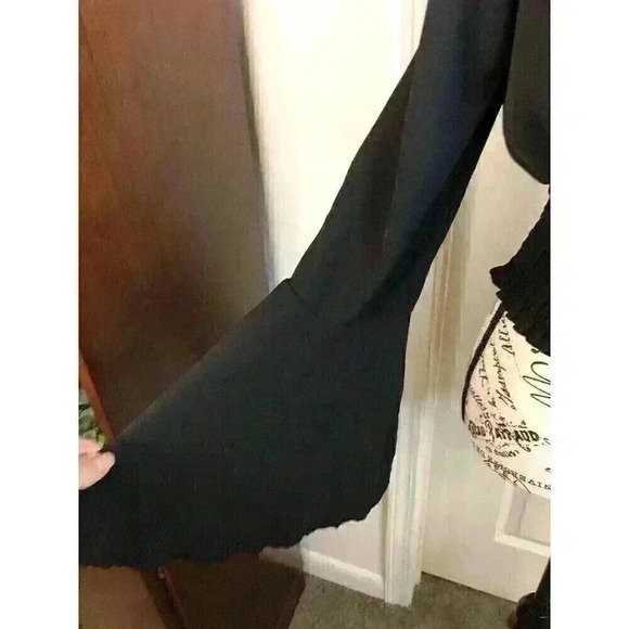 Rumwe Juniors Small Black Crop Top Elastic Bell Sleeves L/S - Picture 4 of 6